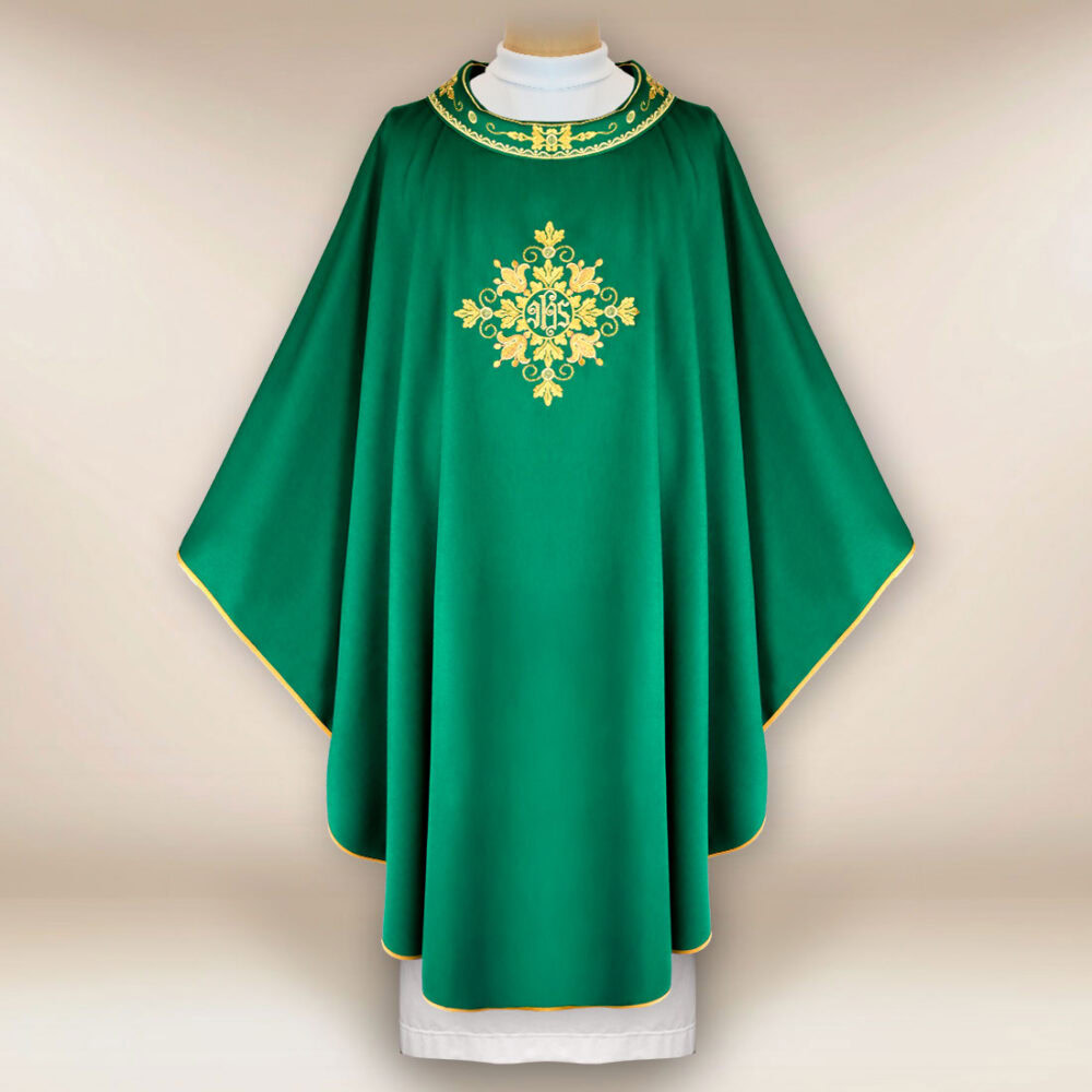 Casulla litúrgica bordada verde IHS