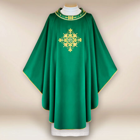 Casulla litúrgica bordada verde IHS