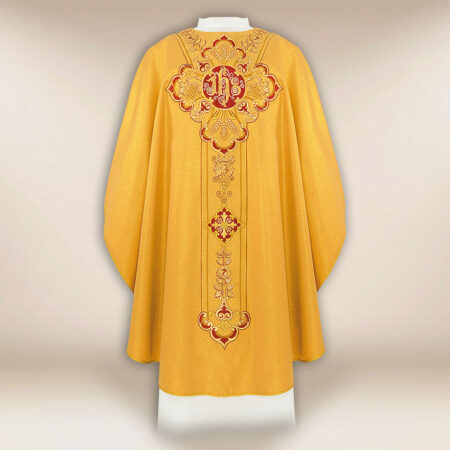 Casulla dorada bordada con IHS