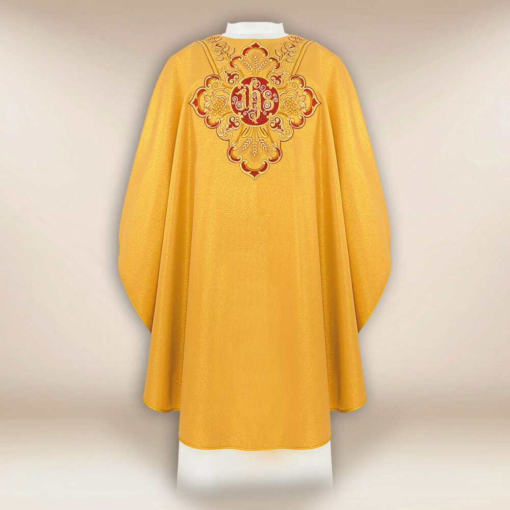 Casulla dorada bordada con IHS