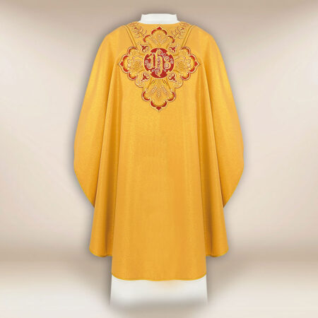Casulla dorada bordada con IHS