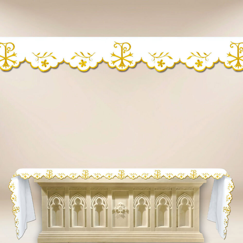 Mantel con delicado bordado dorado