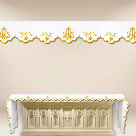 Mantel con delicado bordado dorado