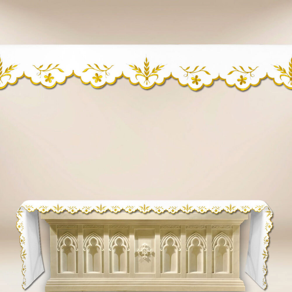 Mantel con delicado bordado dorado