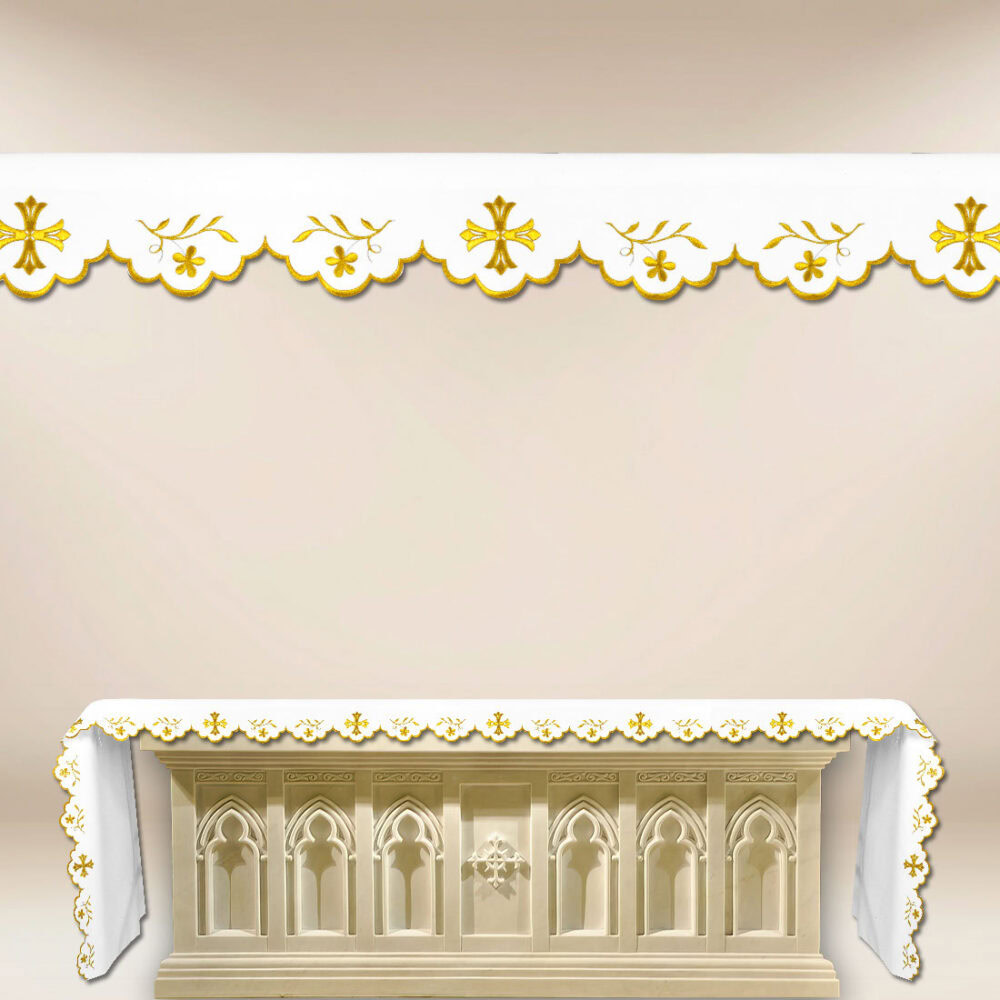 Mantel con delicado bordado dorado