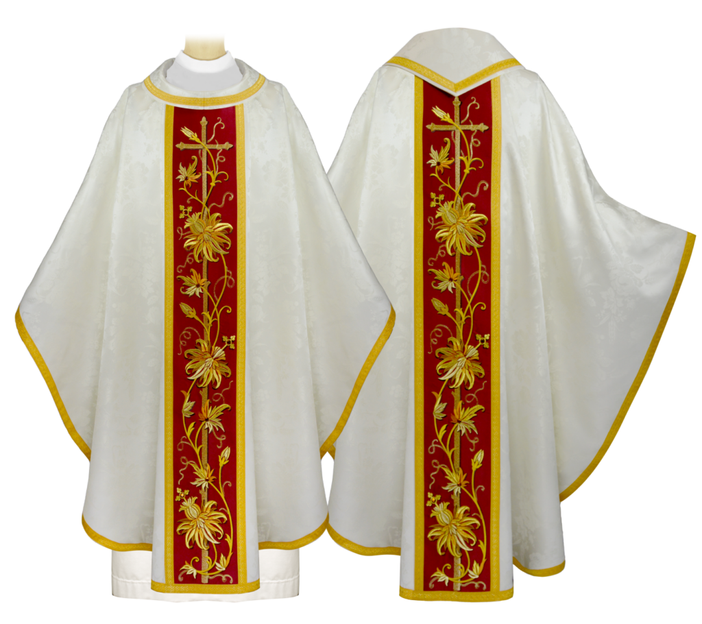 Casulla bordada blanca con simbolismo religioso tradicional