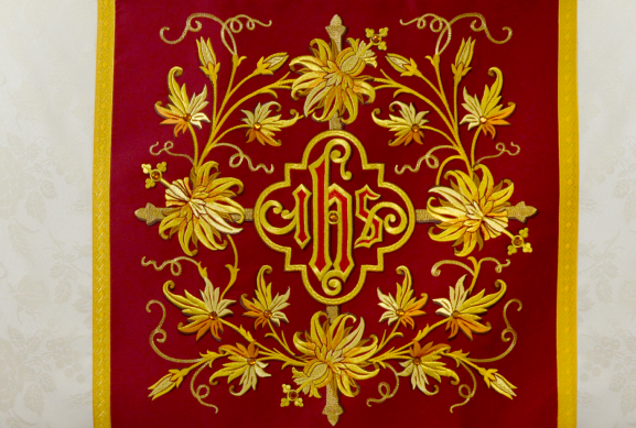 Cubrecama bordado Classico Bianco con decoración sacra