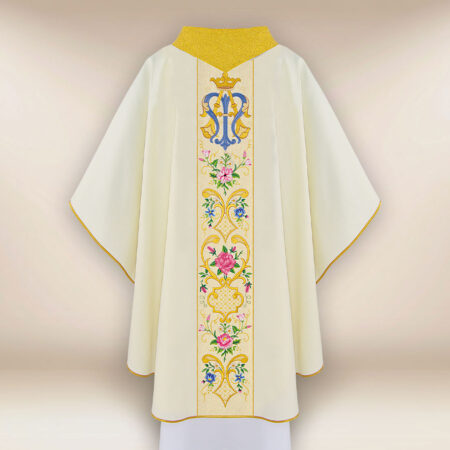 Elegante casulla litúrgica bordada con motivo mariano