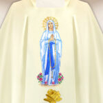 Casulla bordada Madonna Di Lourdes