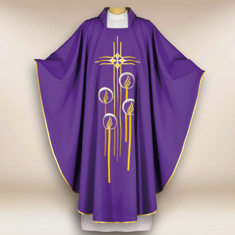 Casulla bordada de Adviento