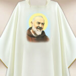 Casulla con imagen de San Padre Pío