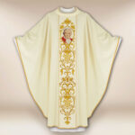 Casulla con imagen bordada Juan Pablo II