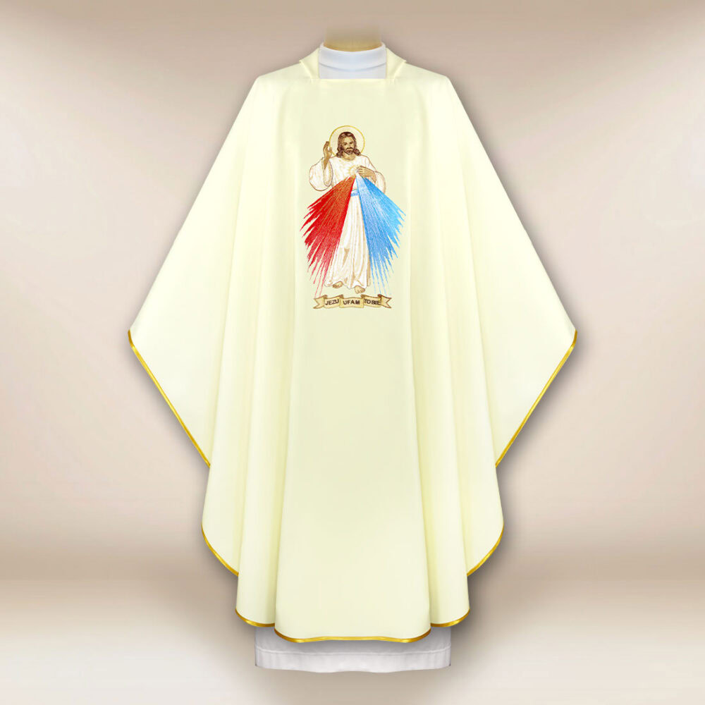 Casulla litúrgica bordada con el motivo de la misericordia