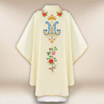 Casulla bordada litúrgica ecru Virgen María de Guadalupe