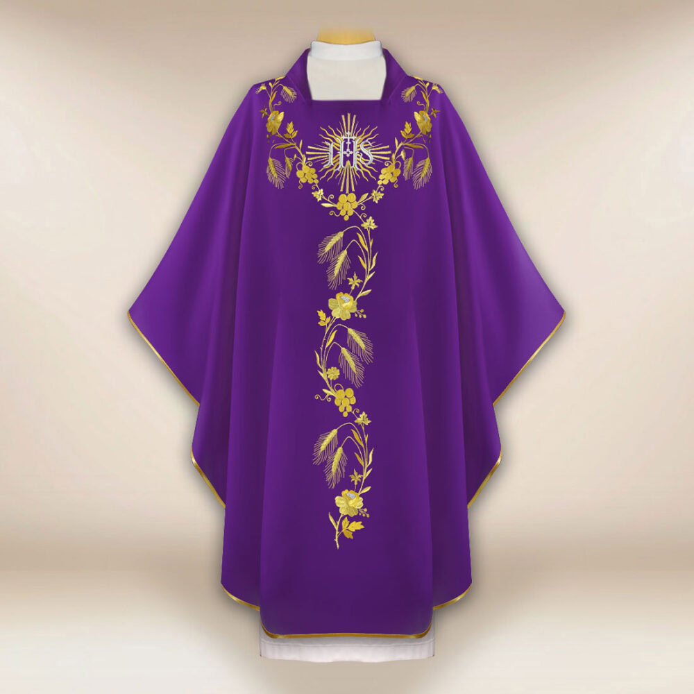 Casulla bordada IHS morada