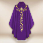 Casulla bordada IHS morada