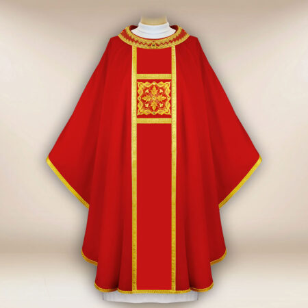 Elegante casulla bordada roja