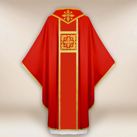 Elegante casulla bordada roja