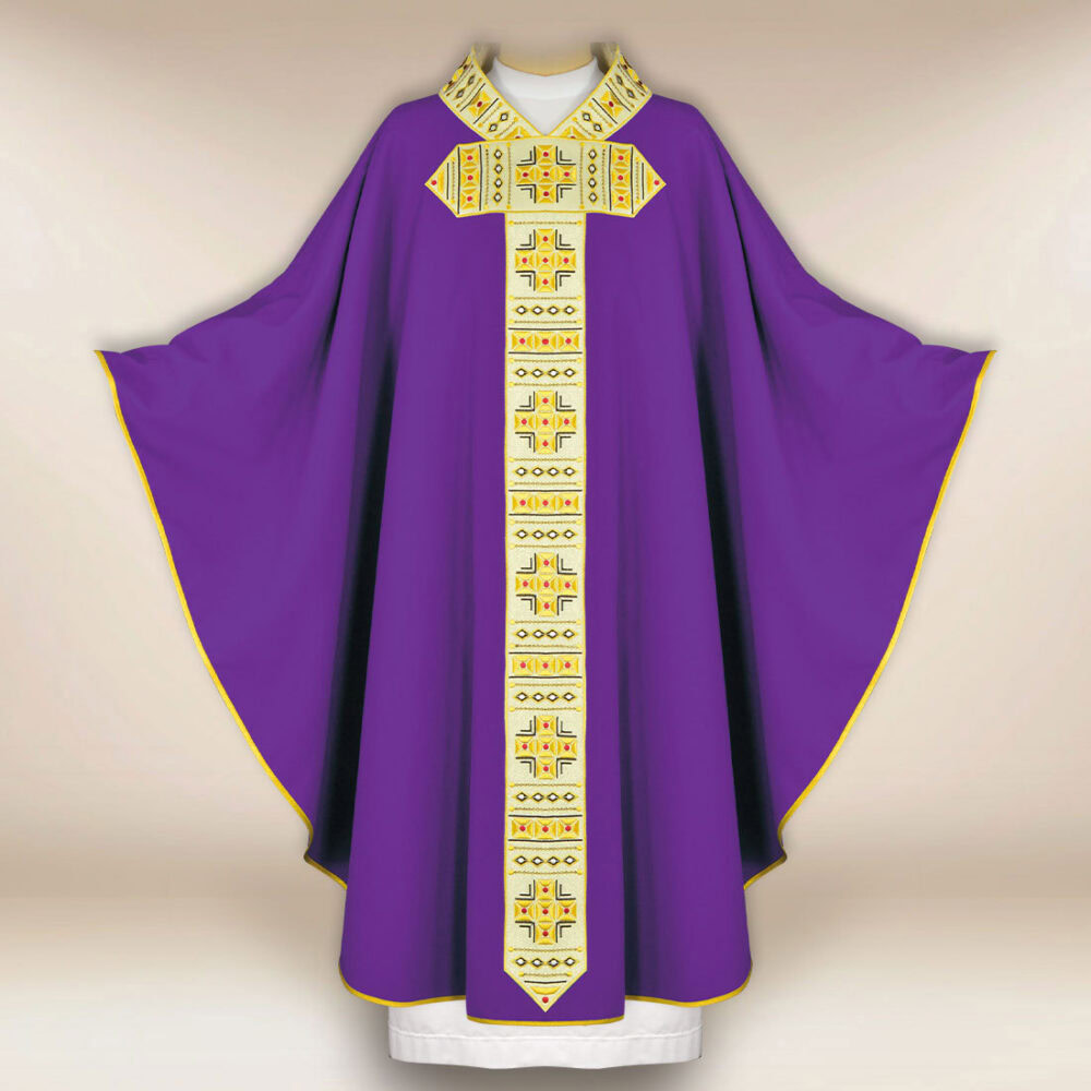 Casulla bordada morado