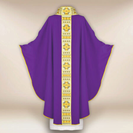 Casulla bordada morado
