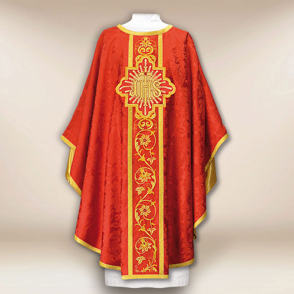 Casulla litúrgica roja con IHS