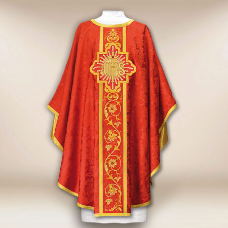 Casulla litúrgica roja con IHS