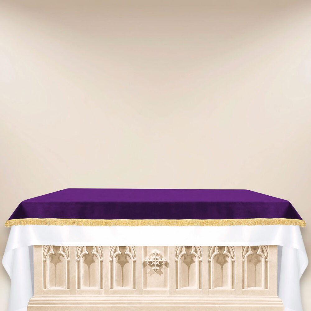 Cubierta de altar de terciopelo púrpura