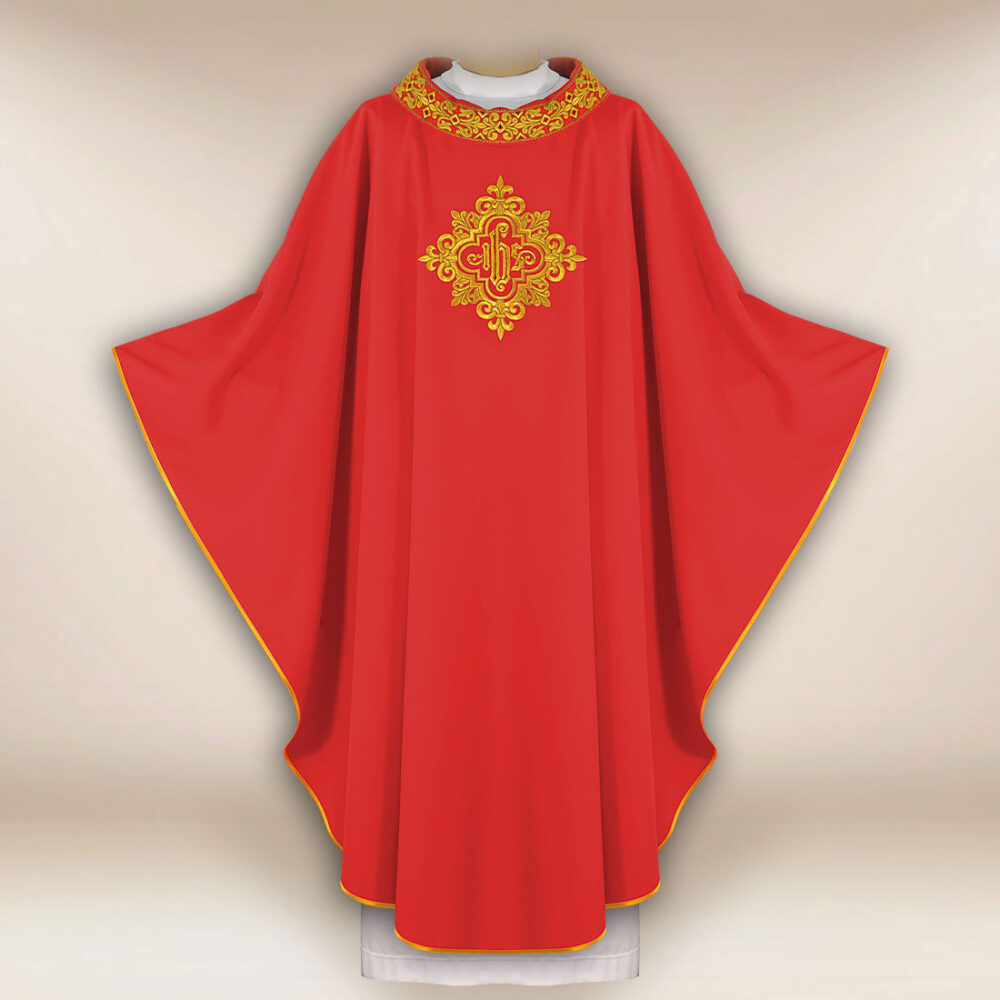 Casulla bordada con IHS roja