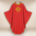 Casulla bordada con IHS roja