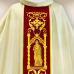 Casulla con franja de terciopelo bordada 4 Evangelistas