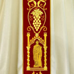 Casulla con franja de terciopelo bordada 4 Evangelistas