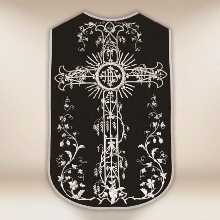 Casulla romana réplica negra IHS