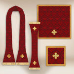 Casulla romana réplica roja IHS