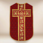 Casulla romana réplica roja IHS