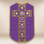 Casulla romana réplica morada IHS