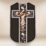 Casulla romana réplica negro Jesús en la Cruz