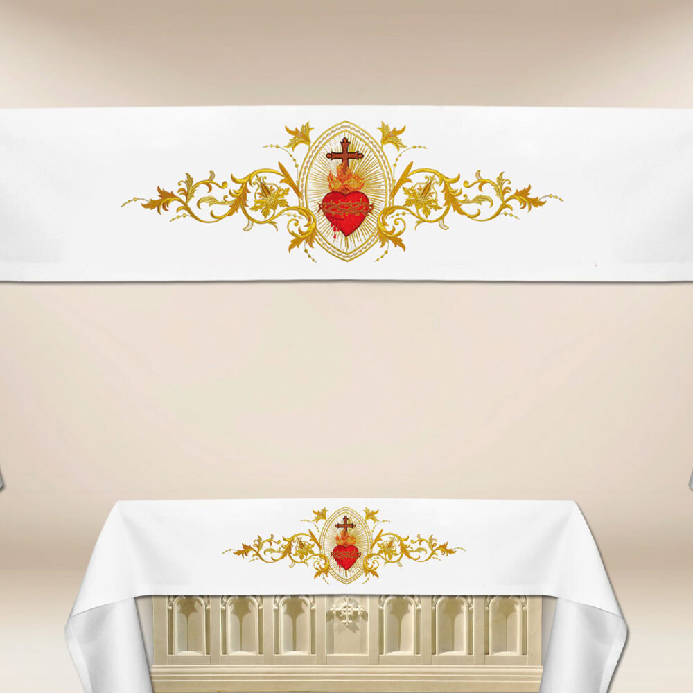 Mantel con bordado frontal Corazón de Jesús